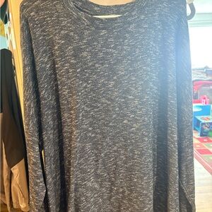 Time and Tru Women’s Heathered Navy & White Long Sleeve Sweater.